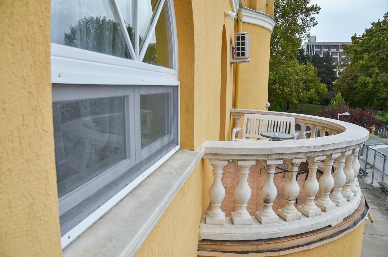 Kastely Panzio Hotel Hajduszoboszlo Exterior photo
